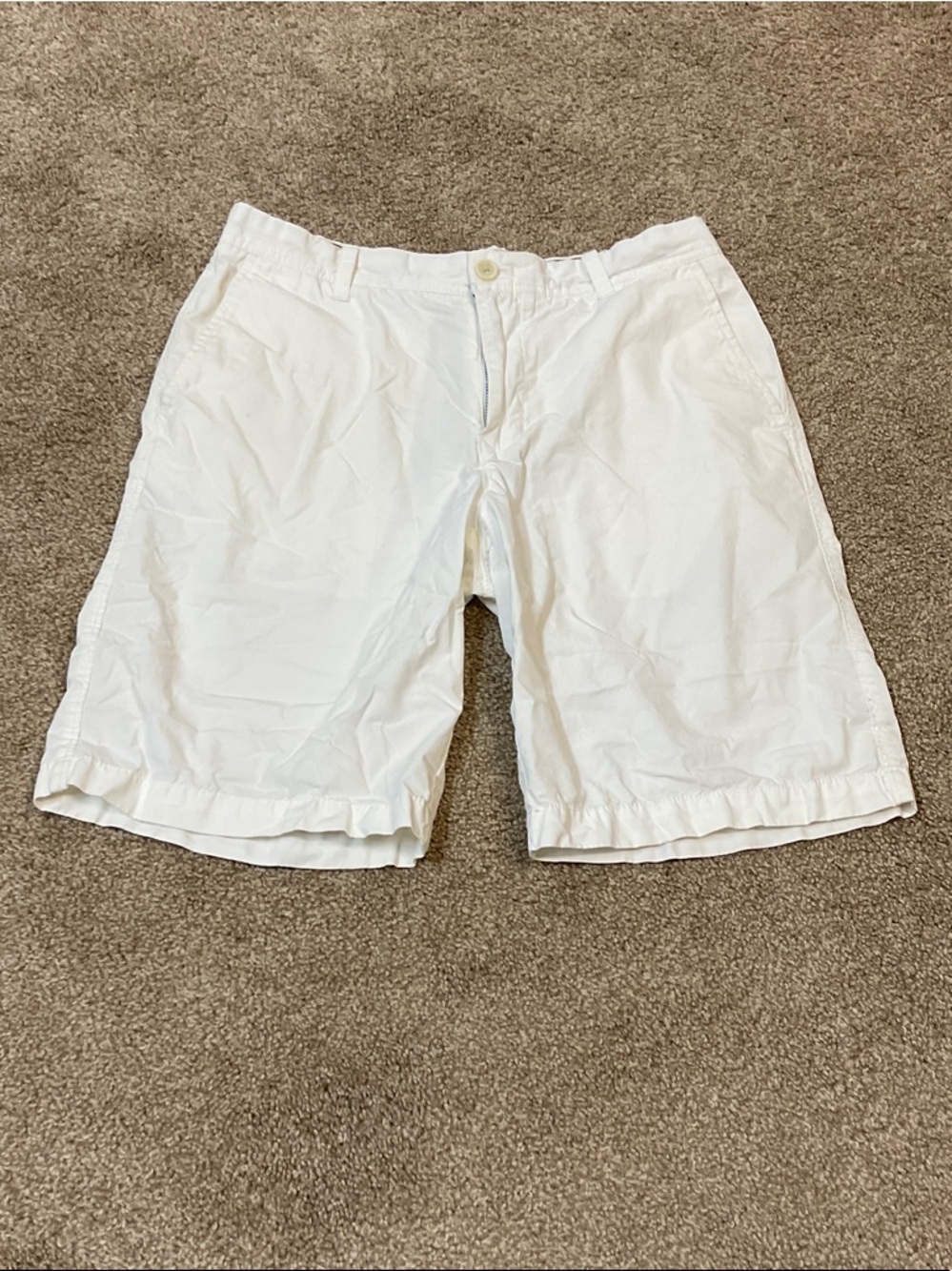 Izod White Flat Front Men's Shorts